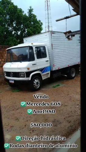 Vendo caminhão baú 