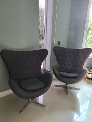 Par de Poltronas Egg Slim Capitonê Giratórias (Duas Unidades)