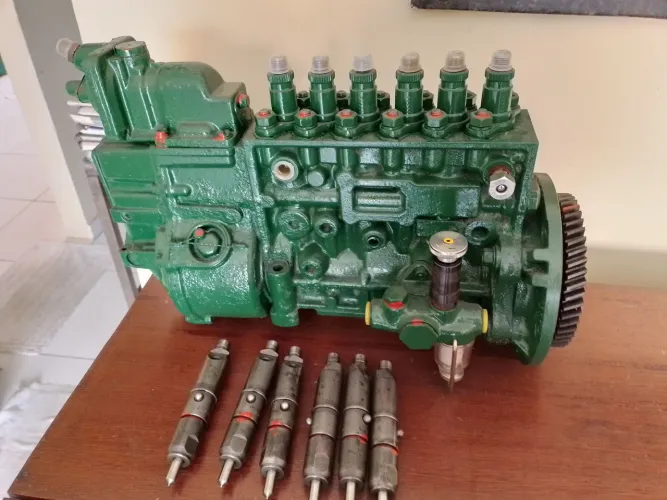 Bomba injetora bosch e seis injetores