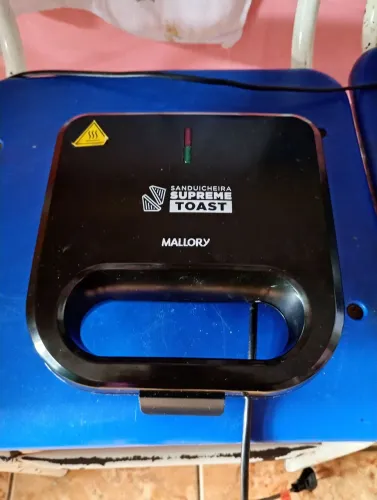 Sanduicheira Mallory Supreme Toast - Preta - Funcionando Perfeitamente