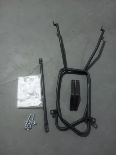Protetor de carenagem XRE 300 separador de alforge xre 300 produto novo nunca foi usado