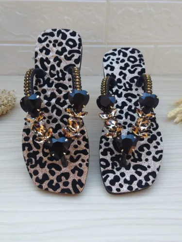 Chinelo Customizado Luxo - Oncinha com Pedrarias - Michelix