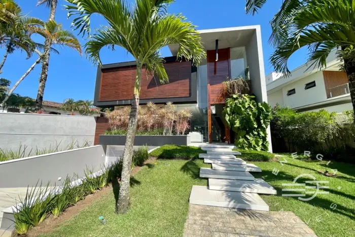 CASA COM 5 DORMITÓRIOS (5 SUÍTES), 6 VAGAS, 416M² ÁREA CONSTRUÍDA À VENDA EM RIVIERA DE SÃ
