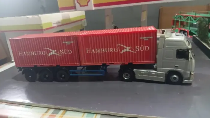 Miniatura caminhão Volvo 1/43