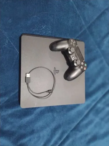 PlayStation 4 slim +1 controle