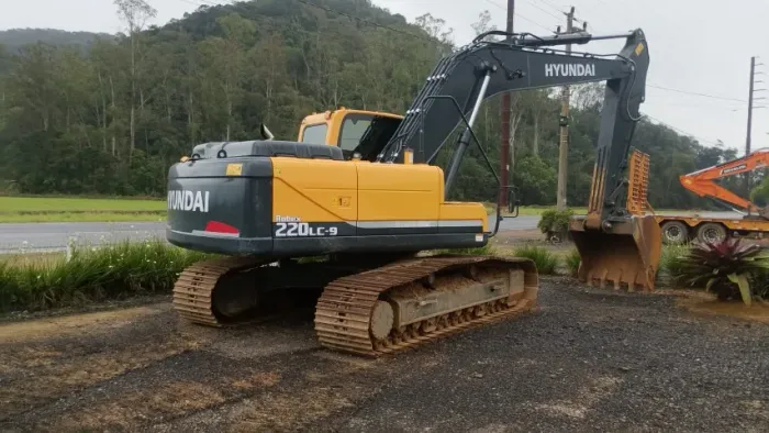 Escavadeira Hidráulica Hyundai 220 Ano 2026 500 Horas