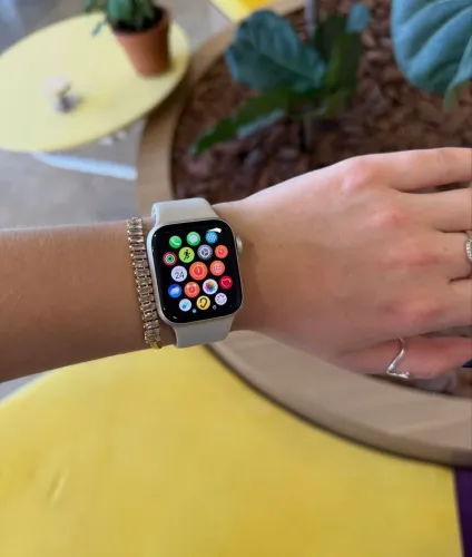 Apple Watch SE (2ª Gen) 40mm GPS Starlight - Impecável na Caixa (Cabo Novo!)
