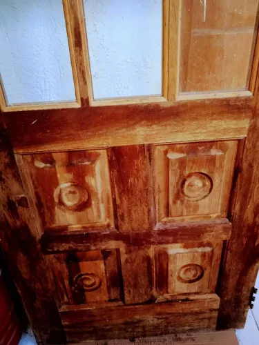 PORTA DE MADEIRA COM VIDRO 