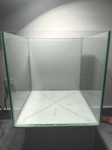 Aquário 62 litros cubo 40x40x40