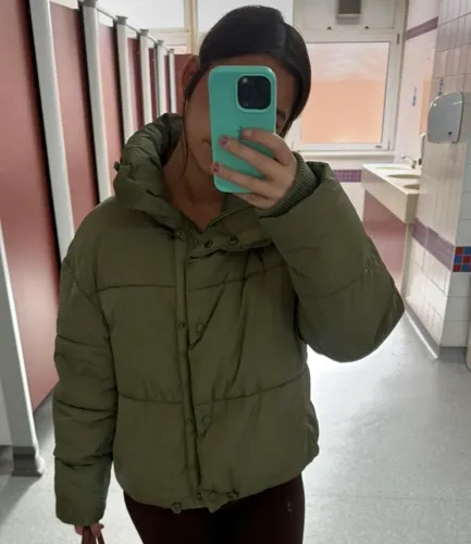 jaqueta puffer verde zara capuz embutido tam P