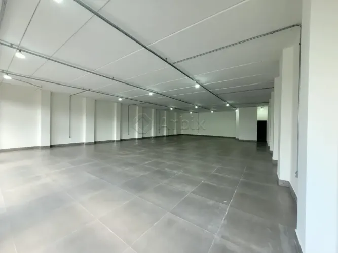 Salão comercial para alugar no bairro Jardim dos Pinheiros em Americana/SP