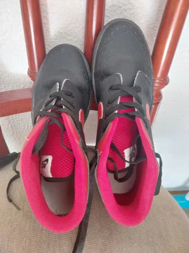 Tênis Nike Cano Médio Preto / Vermelho - Estado de Novo