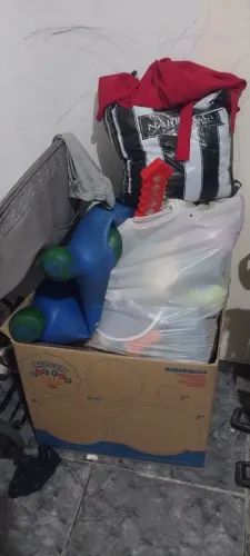 Roupinhas de bebê menino e algumas de mulher