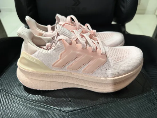 Tênis Adidas Ultraboost 5 - tamanho 37 