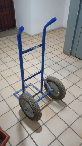 Carrinho de carga seminovo