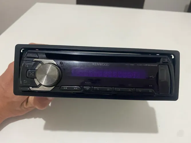 Toca CD Kenwood c/ USB.