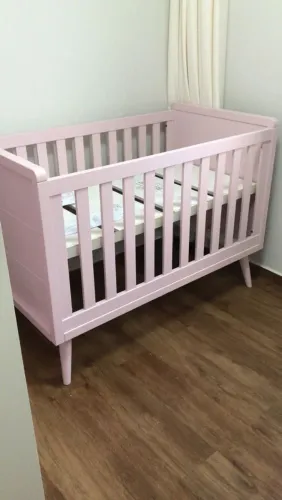 Vendo um berço na cor rosa