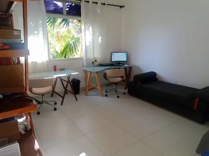 Escritório de vidro com cadeira design (duas unidades)