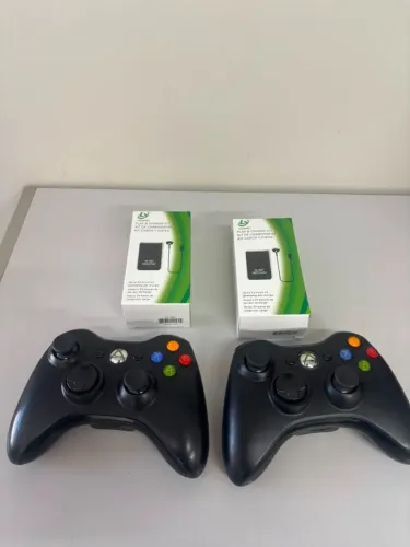 Controles XBOX Com Cabos e Baterias