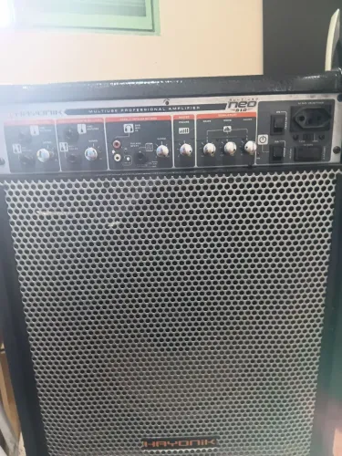 Caixa de som amplificada