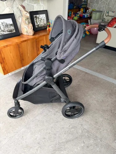 Maxi-Cosi Anna 3 Travel System Trio (com bebê conforto Citi + base)