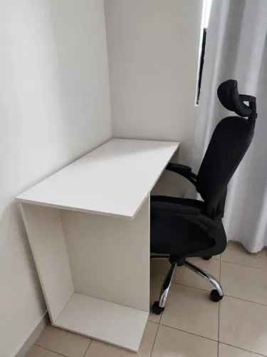Vendo conjunto de móveis mesa de escritório + cadeira