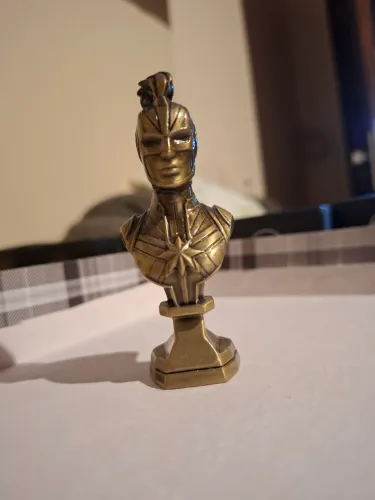 Busto Capitão Marvel 011 Omelete Box