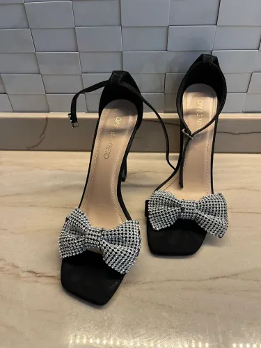 Salto com strass Dani Barreto