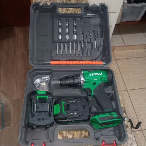 Parafusadeira profissional 2 baterias e maleta