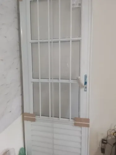 Vendo porta Lb nova no plástico