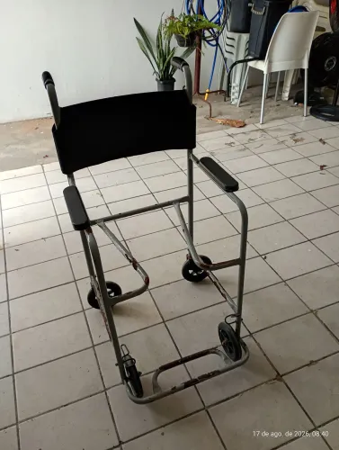 Cadeira de banho hospitalar