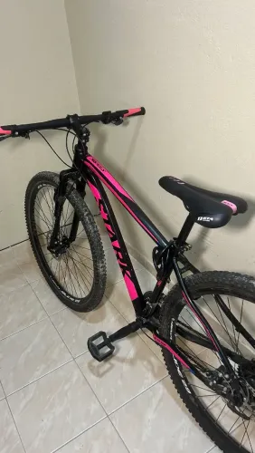 Bicicleta Aro 29 Preta e Rosa - Bonita e Conservada