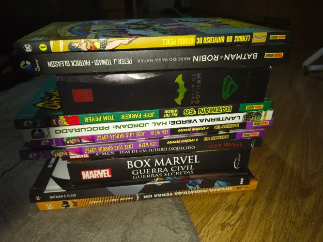 Vendo livros diversos, Manda mensagem com o que você se interessar