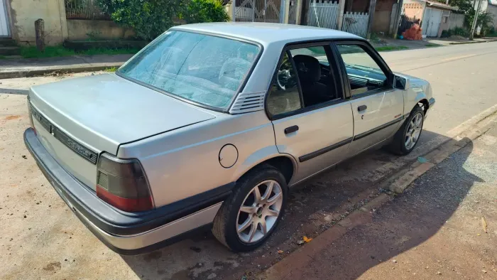 Chevrolet Monza GLS/ Hi-tech 2.0 EFI 2P E 4P 1996