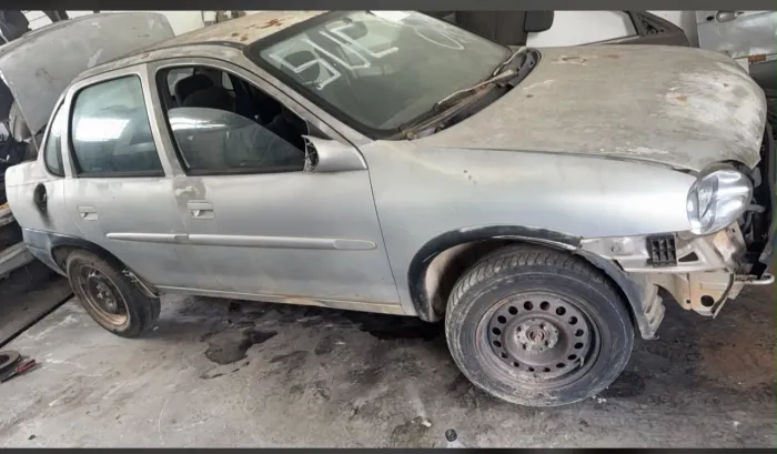 Corsa para retirada de peças com ar condicionado