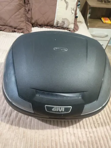 Vendo baú givi em excelente estado