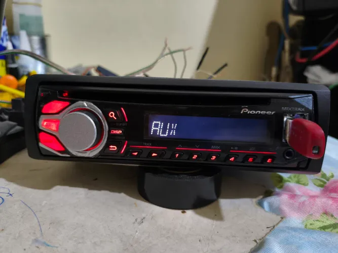 Radio pioneer 1650ub com Bluetooth.Axilia e pen-drive.