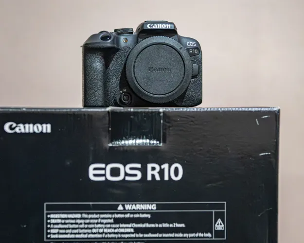 Canon R10 aps-c