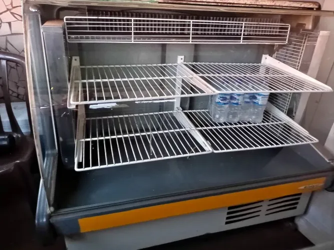 Vendo um Freezer balcão Expositor