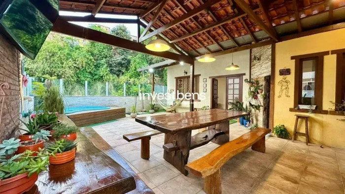 Cobertura Duplex com aproximadamente 260m² à venda 4 quartos, sendo 1 suíte e 2 vagas Lu