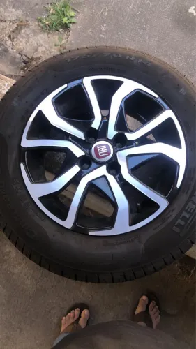 Pneus e rodas de liga leve aro 14 original Fiat NOVAS