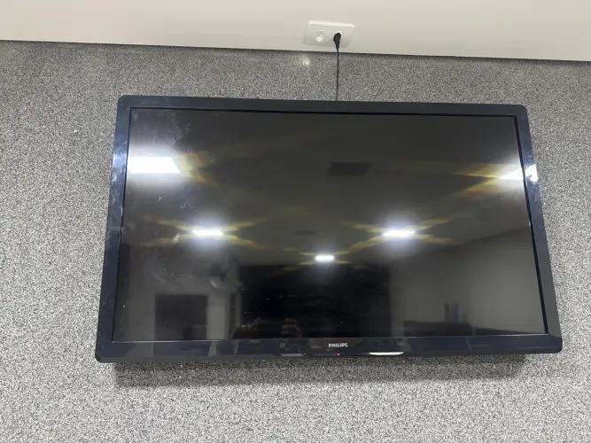Tv Philips 40? (Acompanha Google chromecast, não é smart)
