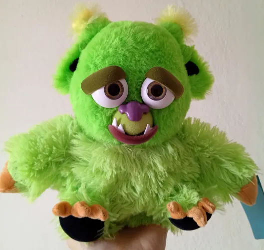 Feisty monstrinho verde