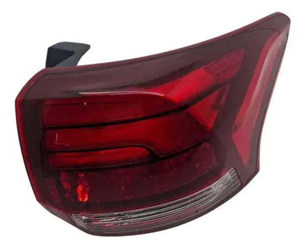 Lanterna T.d Detalhe Mitsubishi Outlander 3.0 V6 2016 Direito/passageiro Vermelho