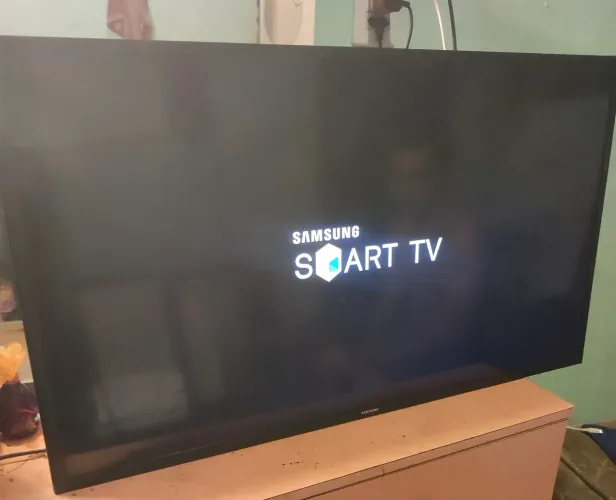 Vendo tv smart Samsung 40 polegadas tem uma linha fina imperceptível