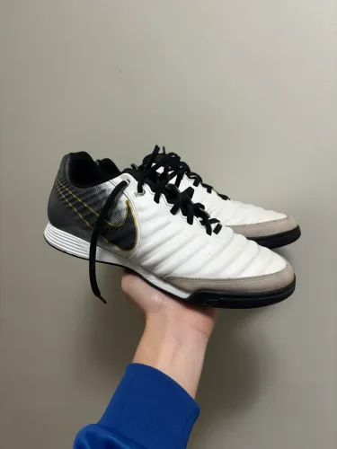 Chuteira Nike Tiempo futsal 