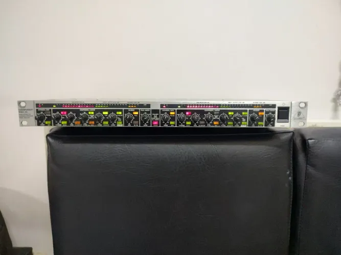 Compressor Behringer MDX2600 Composer Pro-XL 2 Canais 