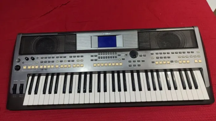 Teclado Yamaha psr-S670