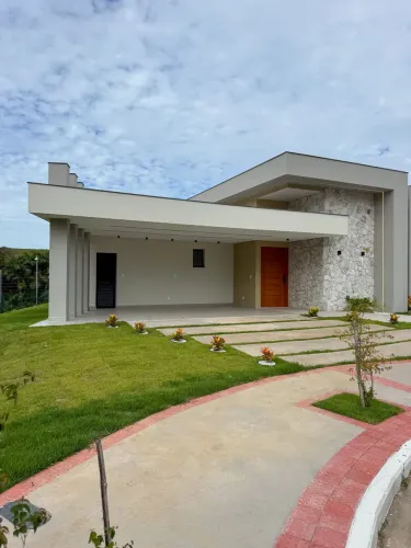 Casa de condomínio para venda possui 242 metros quadrados com 3 quartos