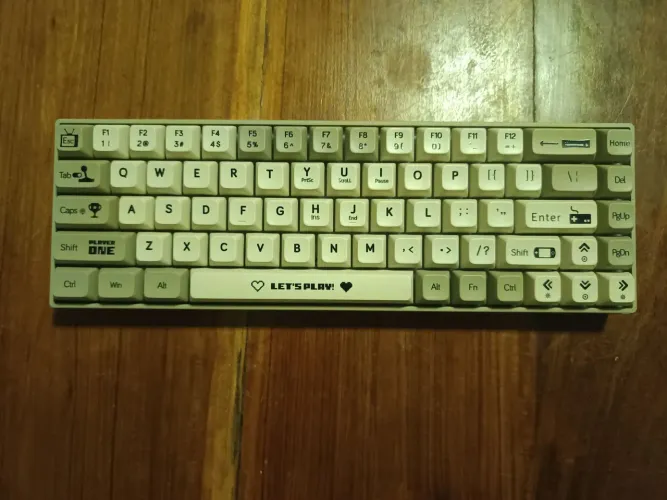 Teclado AJAZZ AK680 switch marrom 65%